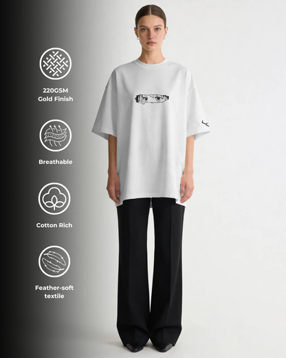 Staring - Oversized Tee